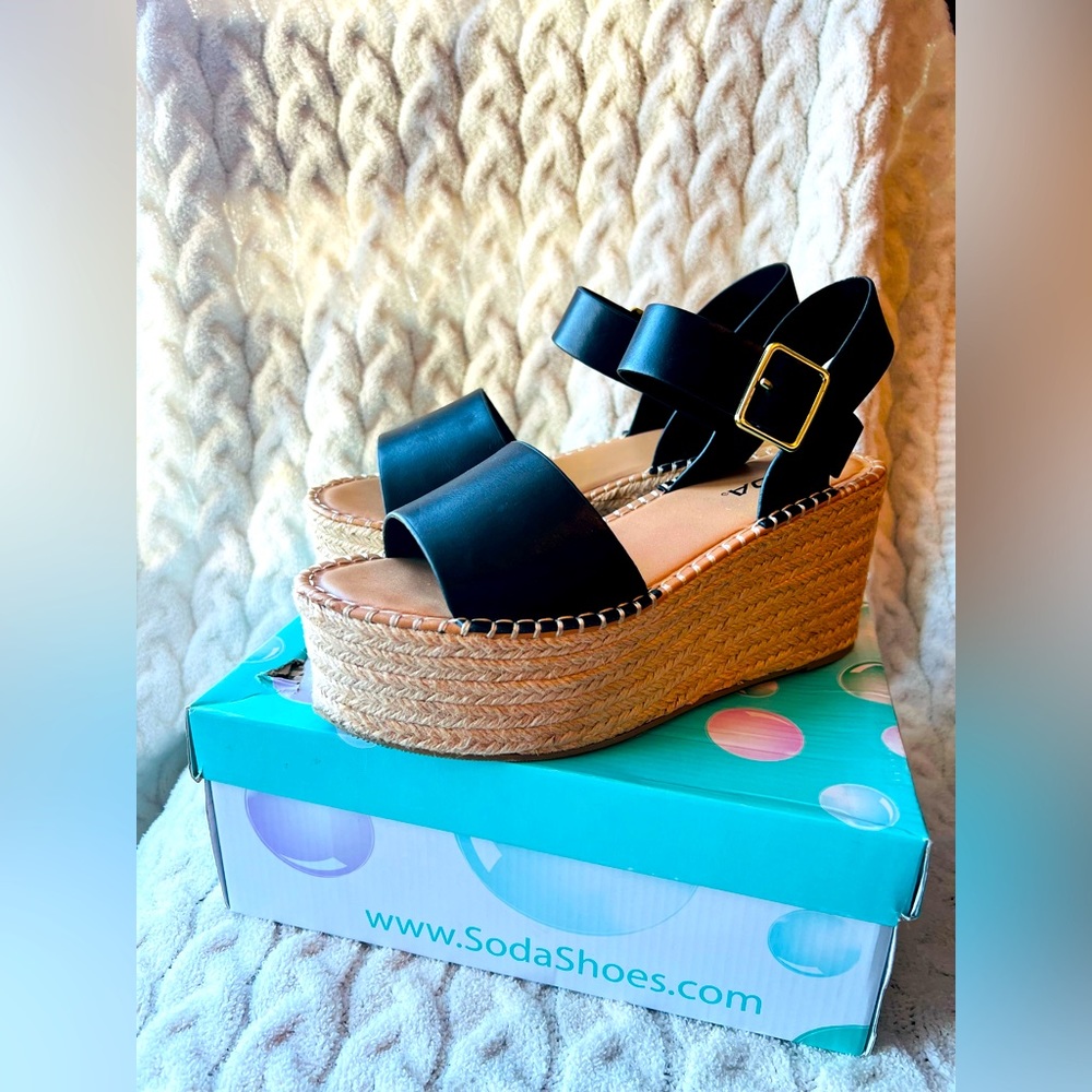 Soda Women’s “The Larissa” Espadrille Black Platform Wedge Sandals Sz 8.5